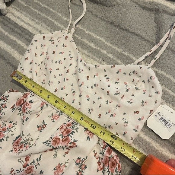 NWT Small pink floral mini dress with cutouts on the side - Picture 16 of 16